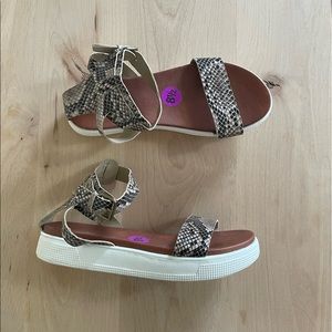 Mia Snakeskin Platform Sandals NWOT